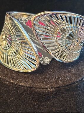 Silver Open Cuff Bracelet - Radiant Fan Design